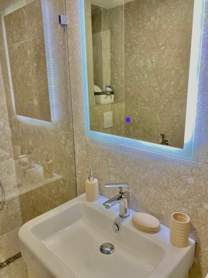 Jolie Center Apartment ティラナ エクステリア 写真